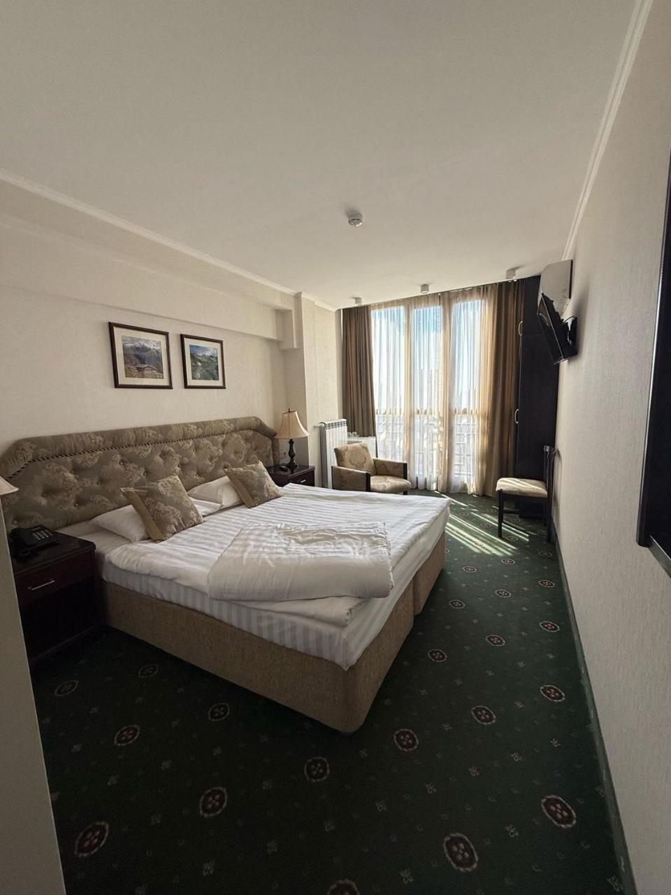 יירבאן Shirak Hotel מראה חיצוני תמונה