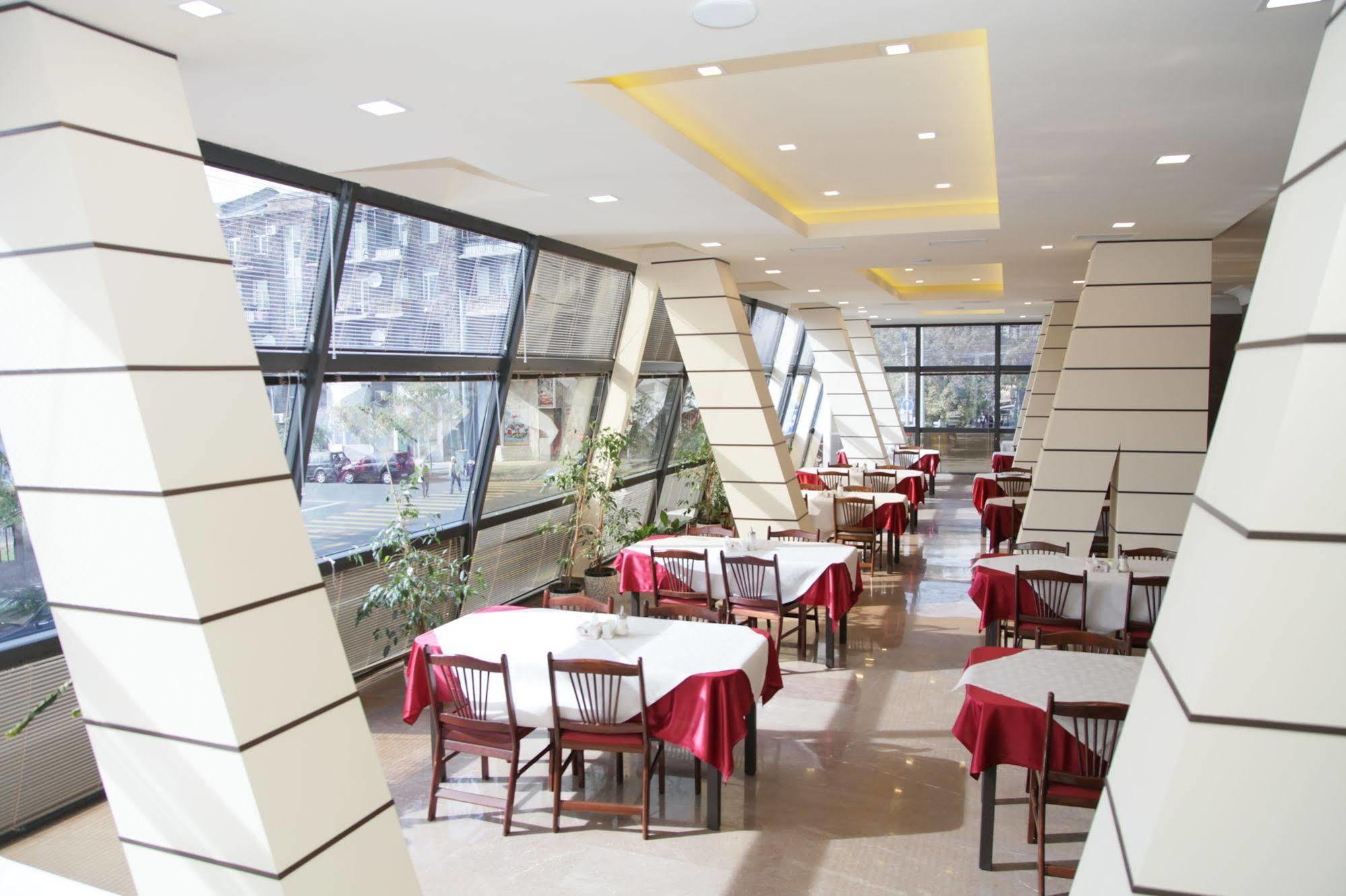 יירבאן Shirak Hotel מראה חיצוני תמונה